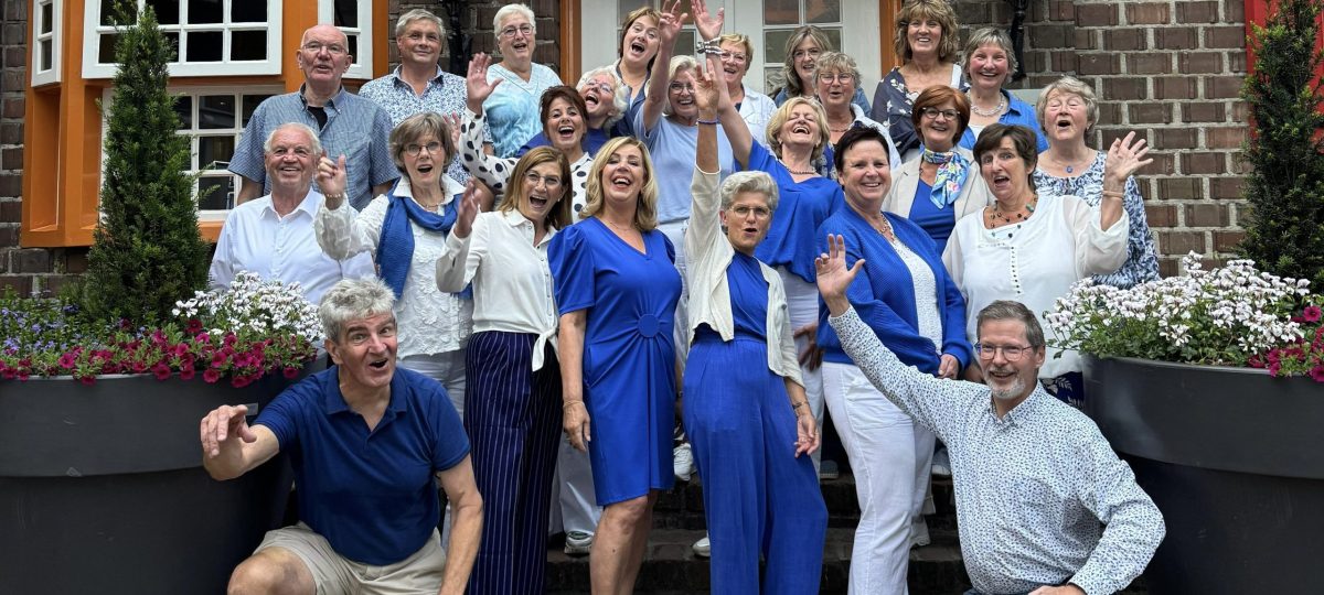 Groepsfoto 1 uitgesneden = vrolijk 2025-07-15 at 21.27.48